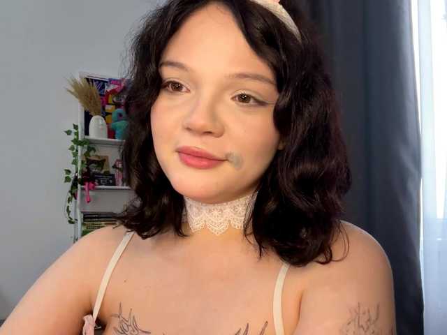 PhiaMoon live cam on BongaCams