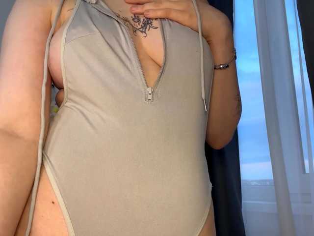 PhiaMoon live webcam show
