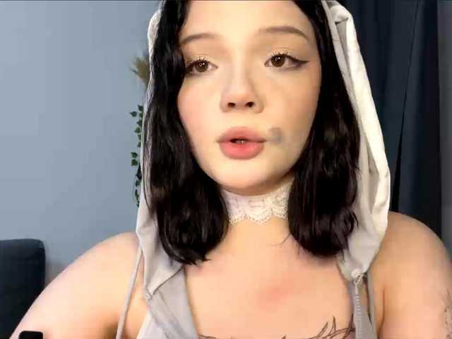 PhiaMoon live cam on BongaCams