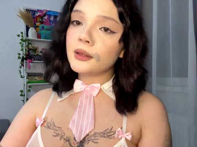 PhiaMoon live webcam show