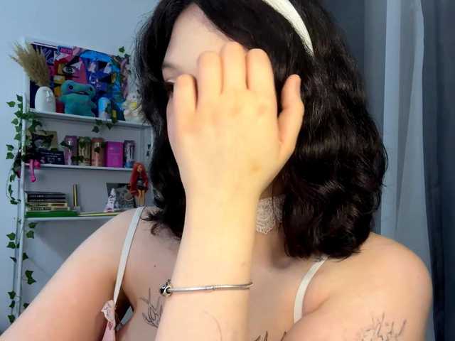 PhiaMoon live webcam show