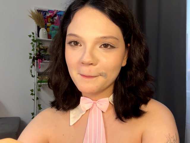 PhiaMoon live webcam show