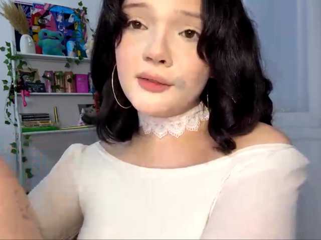 PhiaMoon live webcam show