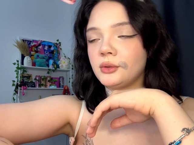 PhiaMoon live cam on BongaCams