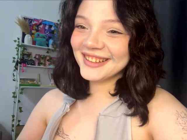 PhiaMoon Live Webcam on BongaCams