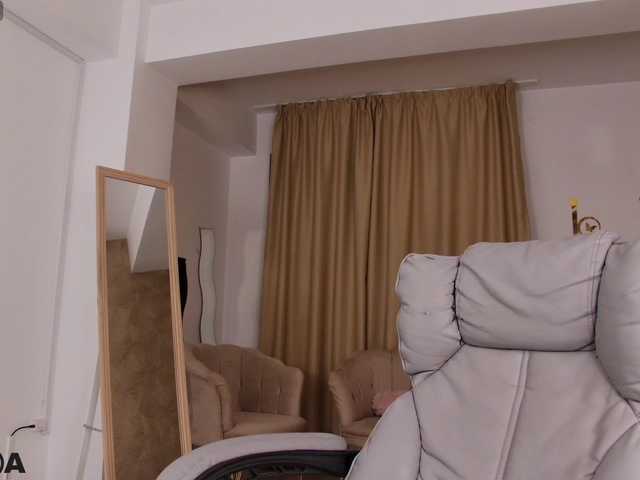 JuliahBlanc live cam preview