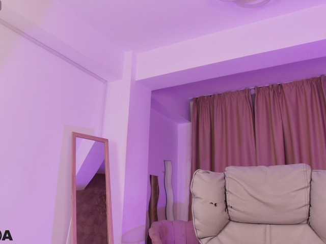 JuliahBlanc live cam on BongaCams