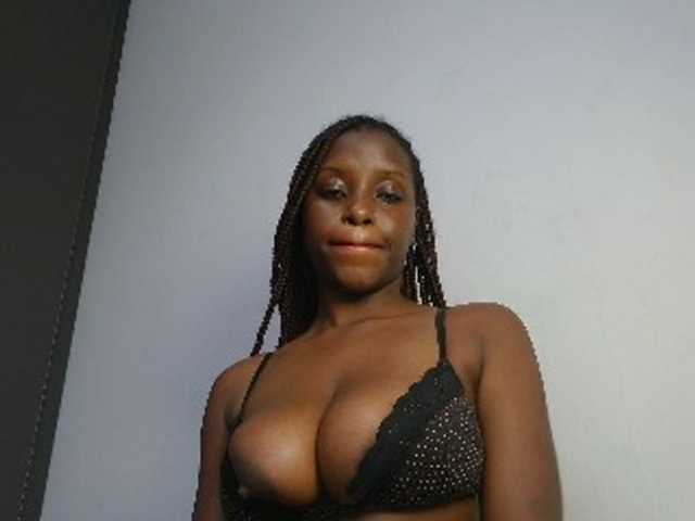 Bustymitch live cam on BongaCams