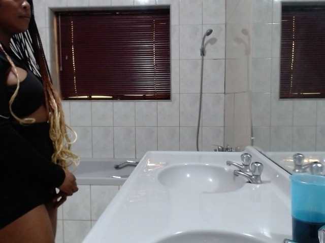 fifibae — live female cam