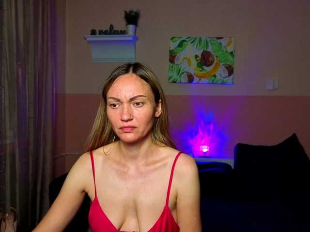 BlondMikeyy886 live webcam show