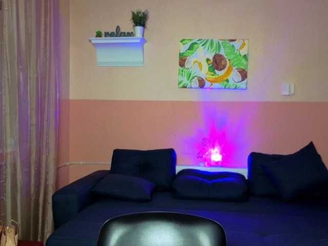 BlondMikeyy886 live webcam show