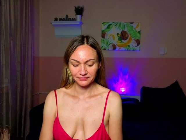 BlondMikeyy886 live webcam show