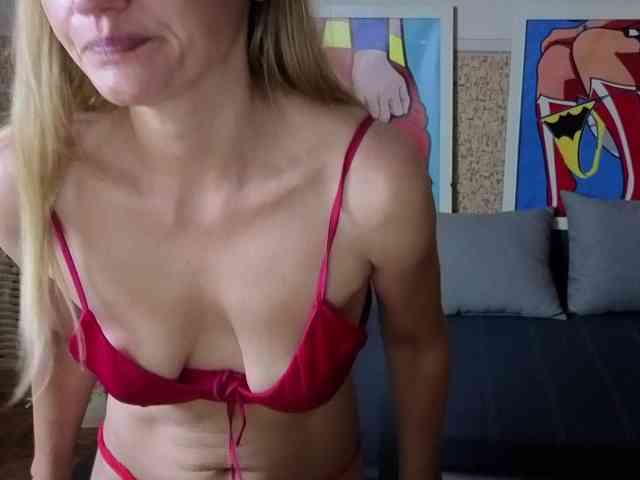 BlondMikeyy886 webcam