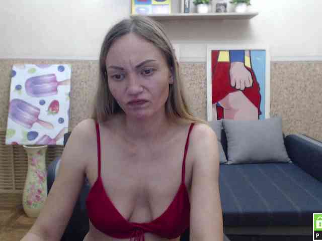 BlondMikeyy886 webcam