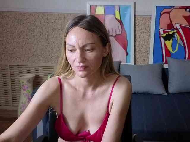 BlondMikeyy886 webcam