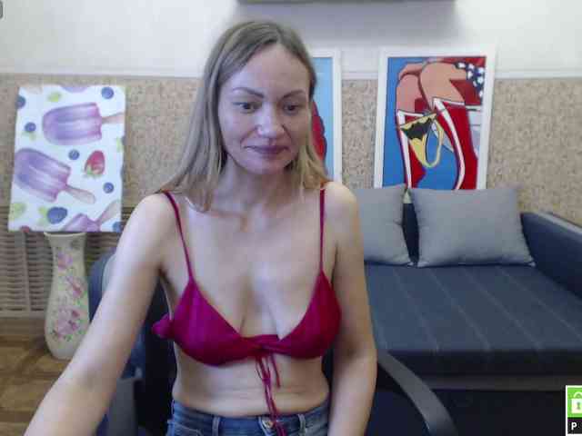BlondMikeyy886 webcam