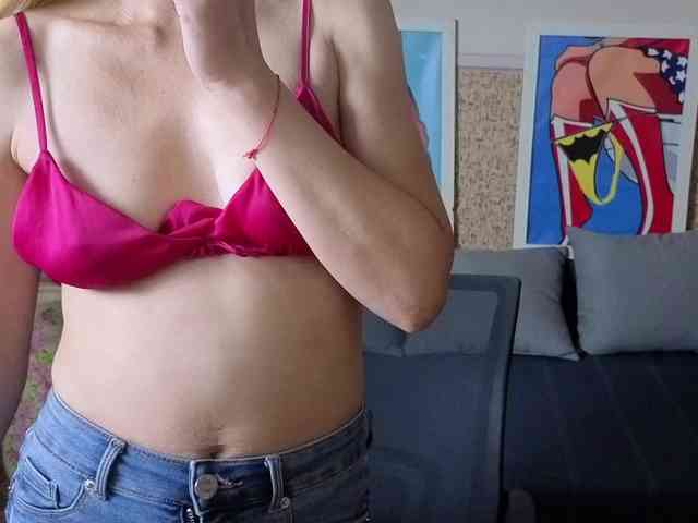BlondMikeyy886 webcam
