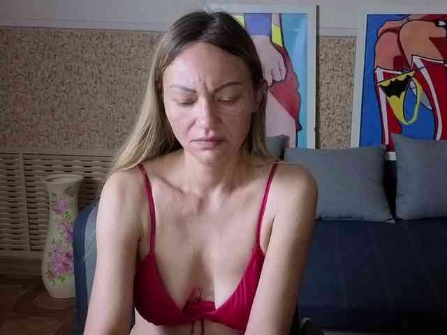 BlondMikeyy886 webcam