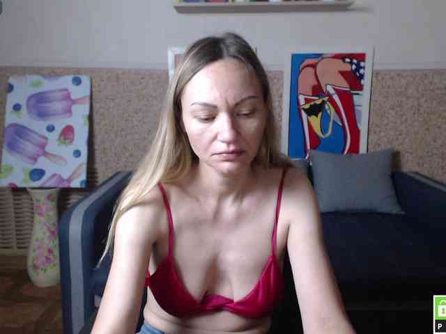BlondMikeyy886 webcam