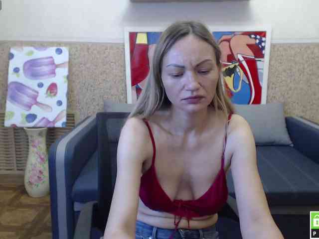 BlondMikeyy886 webcam