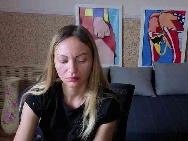 BlondMikeyy886 webcam