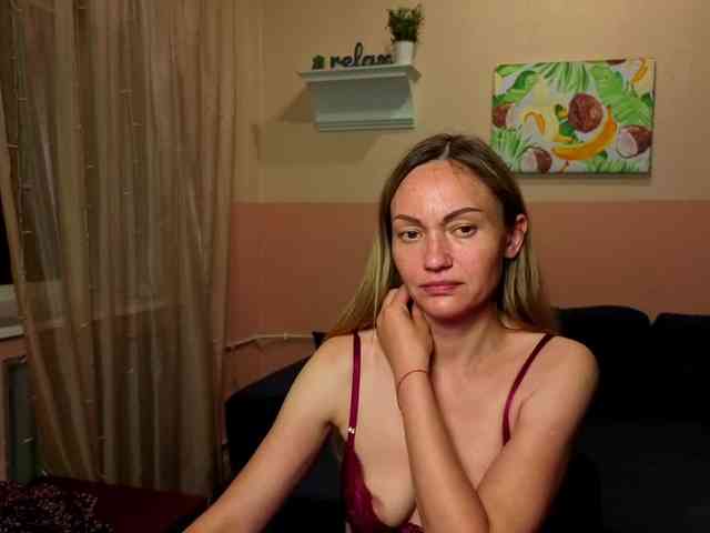 BlondMikeyy886 webcam
