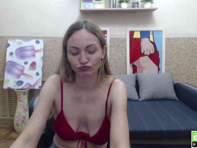 BlondMikeyy886 webcam