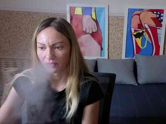 BlondMikeyy886 webcam