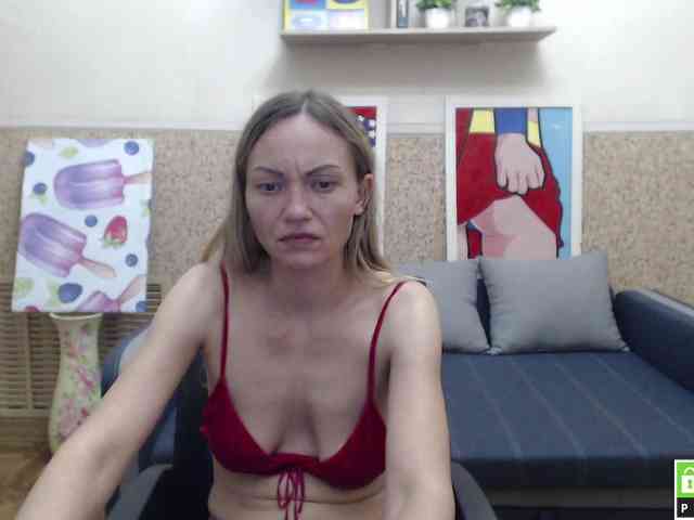 BlondMikeyy886 webcam
