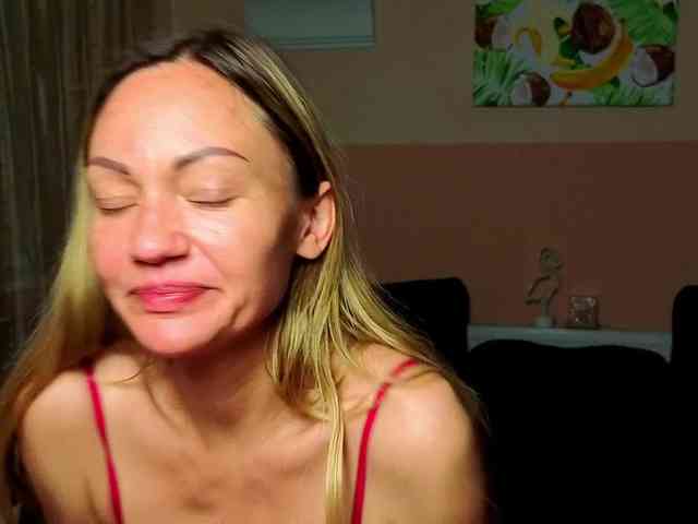 BlondMikeyy886 Live Webcam on BongaCams