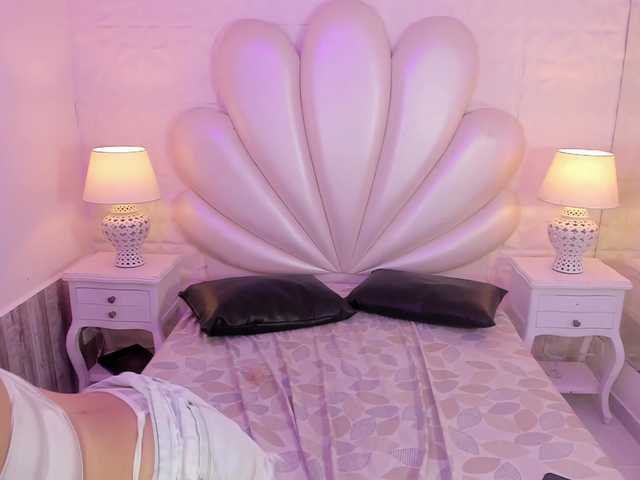LevahMia1 live cam on BongaCams