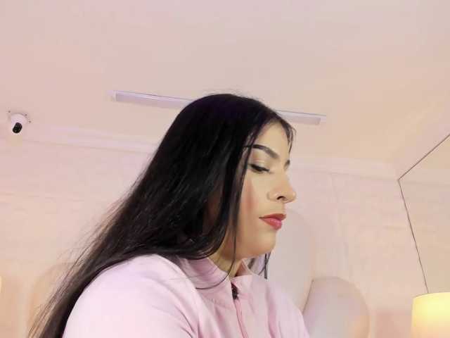 LevahMia1 live cam on BongaCams