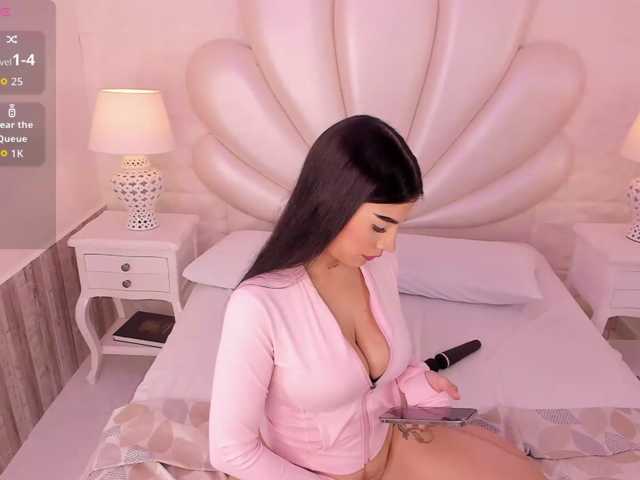LevahMia1 live cam on BongaCams