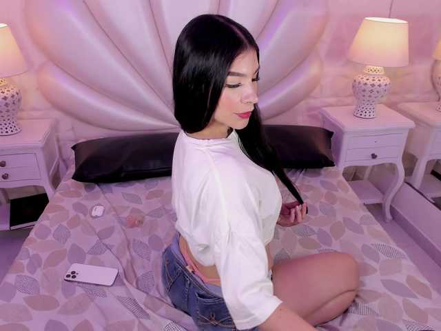 LevahMia1 live cam on BongaCams