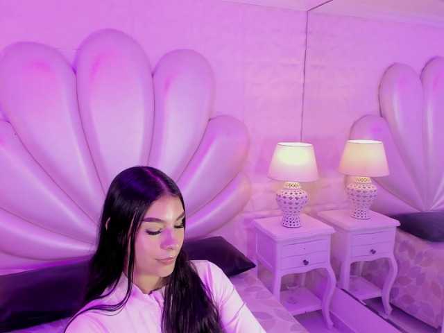 LevahMia1 live cam on BongaCams