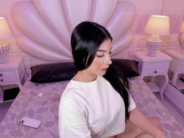 LevahMia1 live cam on BongaCams
