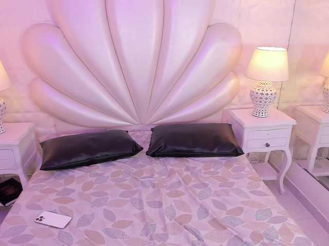LevahMia1 live cam on BongaCams