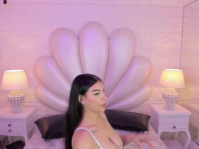 LevahMia1 live cam on BongaCams