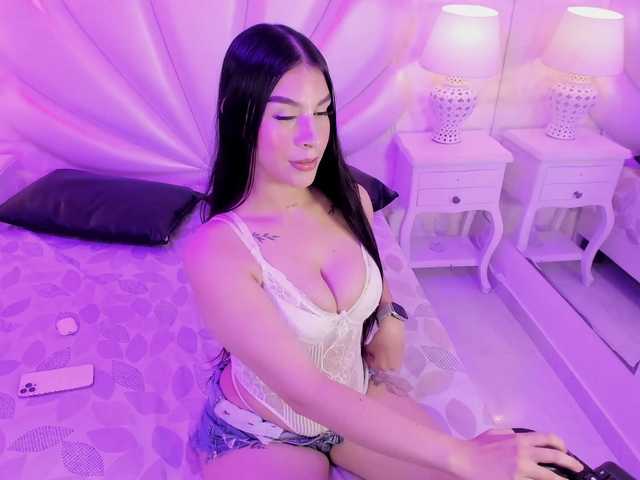 LevahMia1 live cam on BongaCams