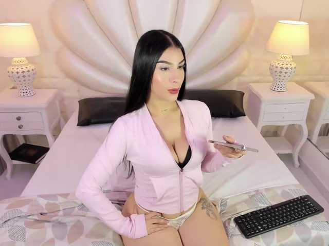 LevahMia1 live cam on BongaCams