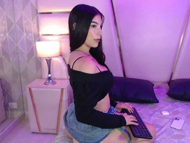LevahMia1 live cam on BongaCams