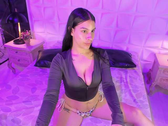 LevahMia1 live cam on BongaCams