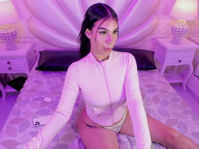 LevahMia1 live cam on BongaCams