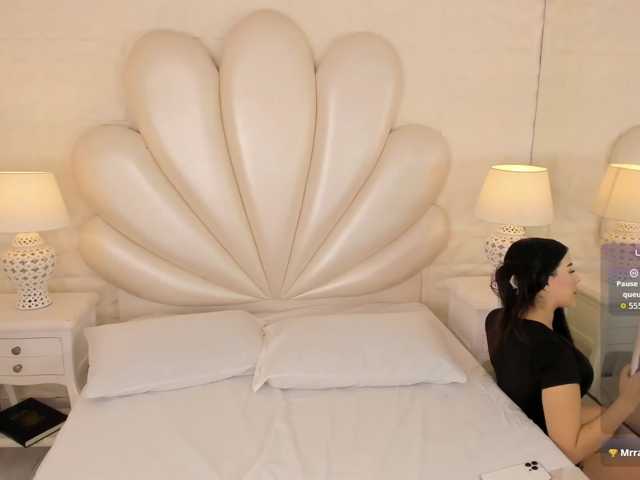 LevahMia1 live cam on BongaCams