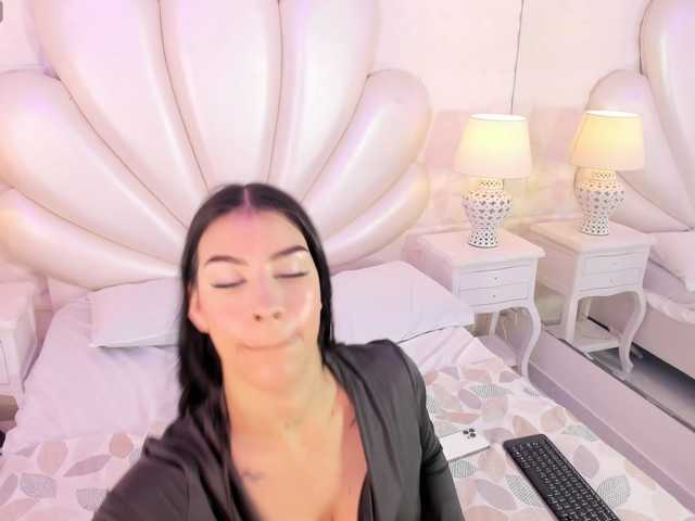 LevahMia1 live cam on BongaCams
