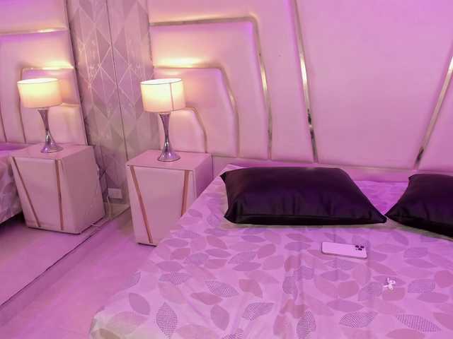 LevahMia1 live cam on BongaCams