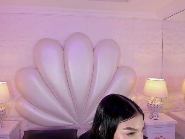 LevahMia1 live cam on BongaCams