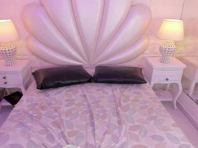 LevahMia1 live cam on BongaCams