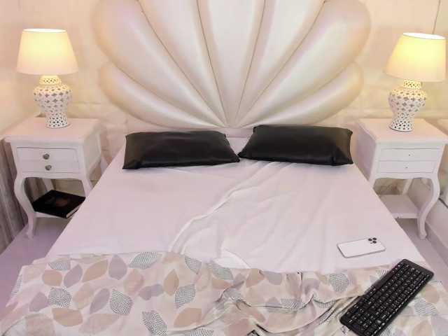 LevahMia1 live cam on BongaCams
