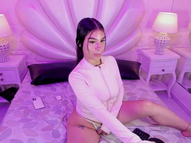LevahMia1 live cam on BongaCams